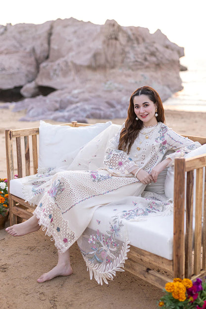 LLUXURY LAWN 44
